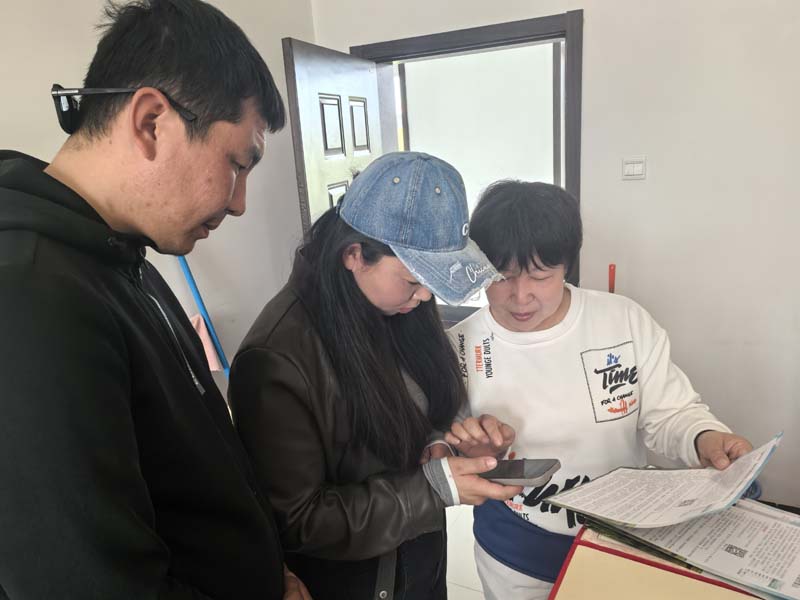 阿旗农牧局技术指导员入户发放宣传单1.jpg
